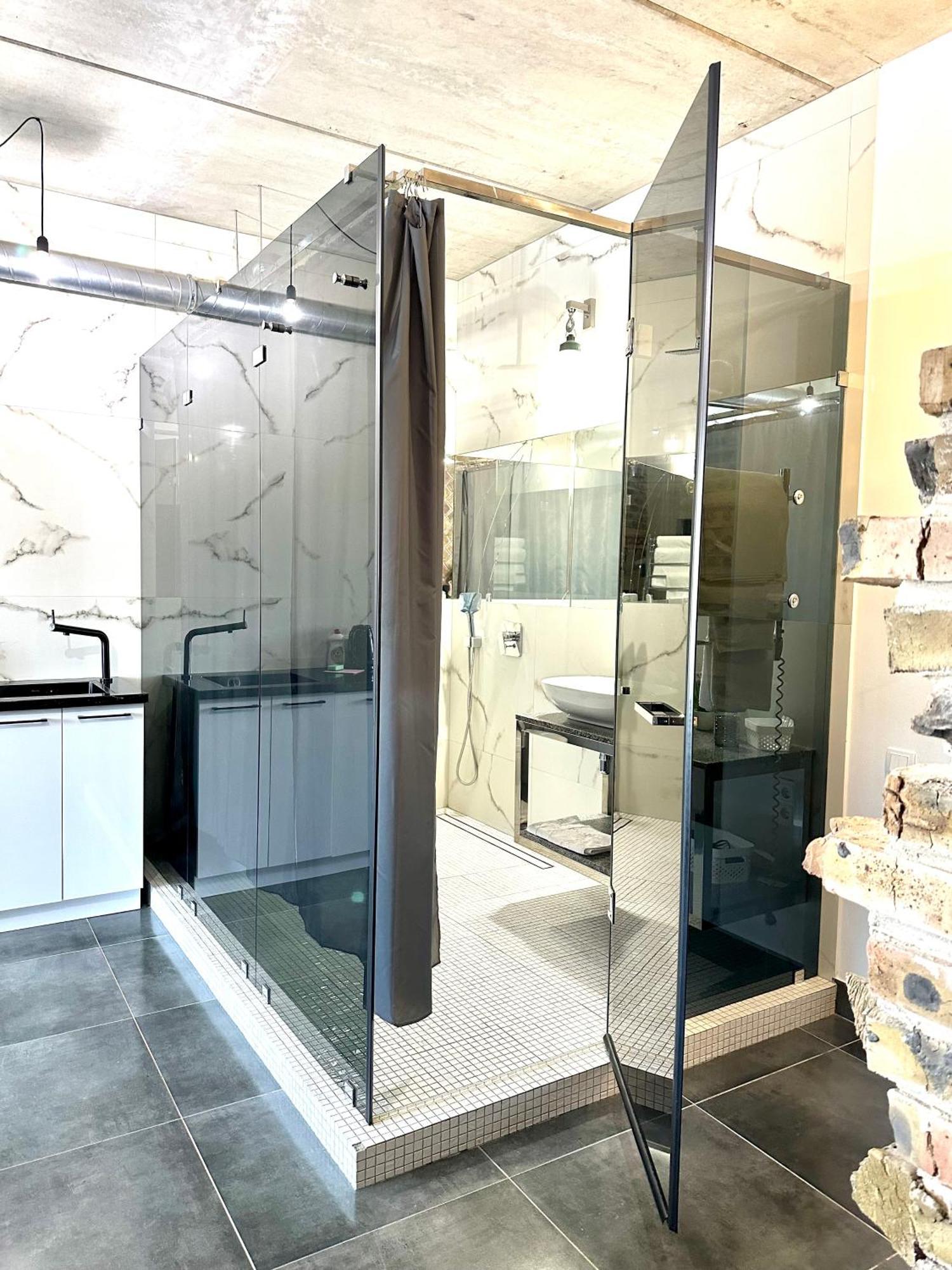 Comfortable Apartments With A Coffee Machine In The City Centre, Zlata Plaza Rivne Eksteriør bilde